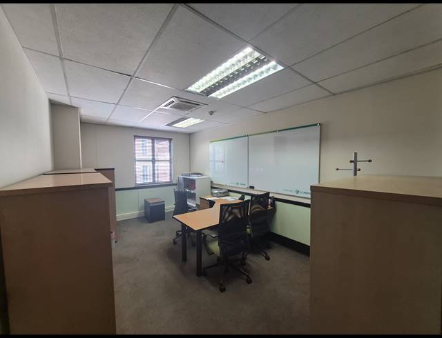911M² OFFICE TO LET IN SANDTON CENTRAL